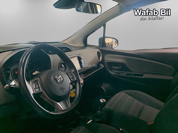 Toyota Yaris 8 of 17
