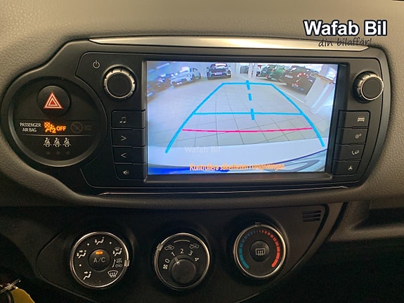 Toyota Yaris 15 of 17