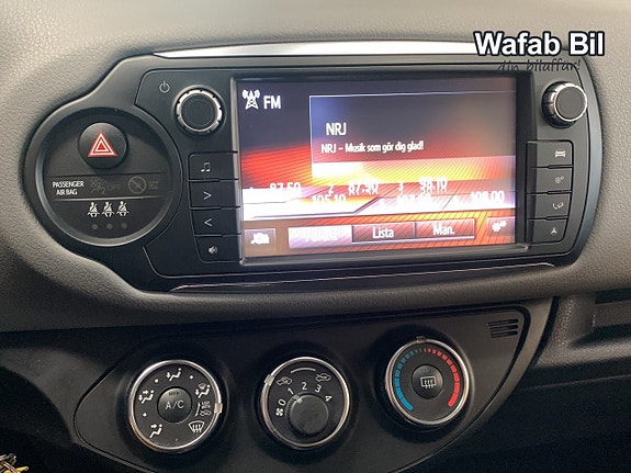 Toyota Yaris 11 of 17