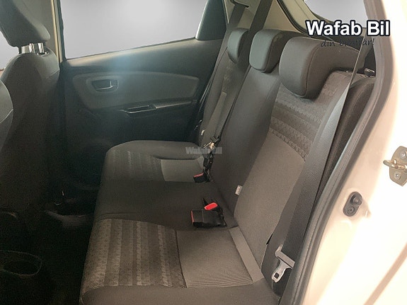 Toyota Yaris 9 of 17