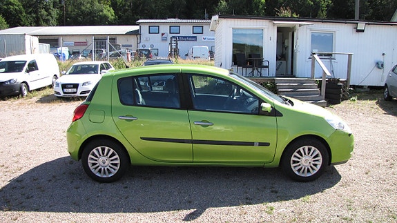 Renault Clio 2 of 8