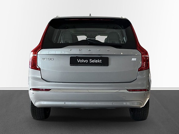 Volvo XC90 8 of 15