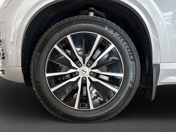 Volvo XC90 10 of 15