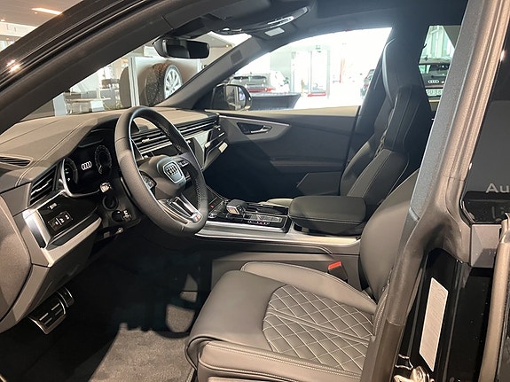 Audi Q8 5 of 11