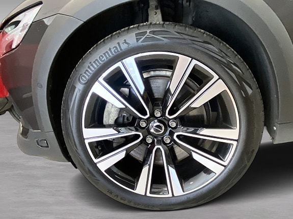 Volvo V60 Cross Country 7 of 15