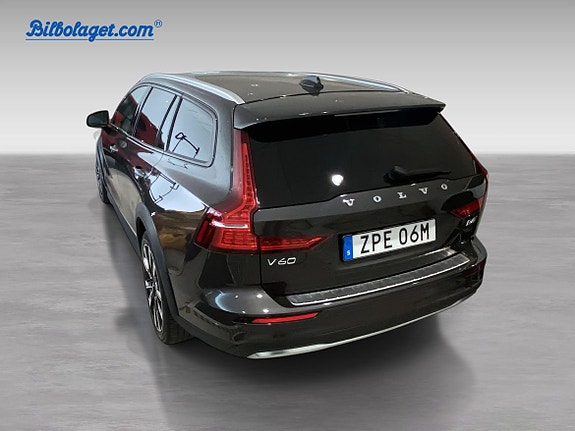 Volvo V60 Cross Country 6 of 15