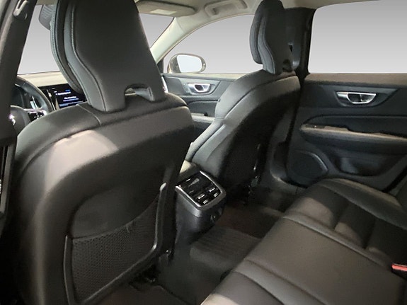 Volvo V60 Cross Country 11 of 15
