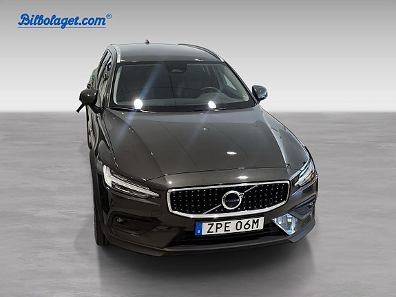 Volvo V60 Cross Country 2 of 15