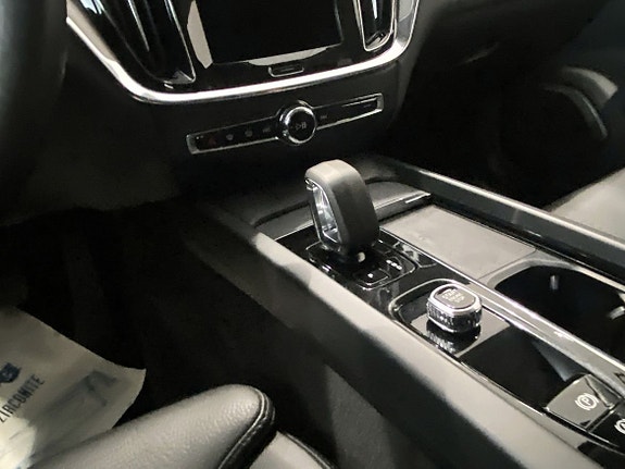 Volvo V60 Cross Country 14 of 15