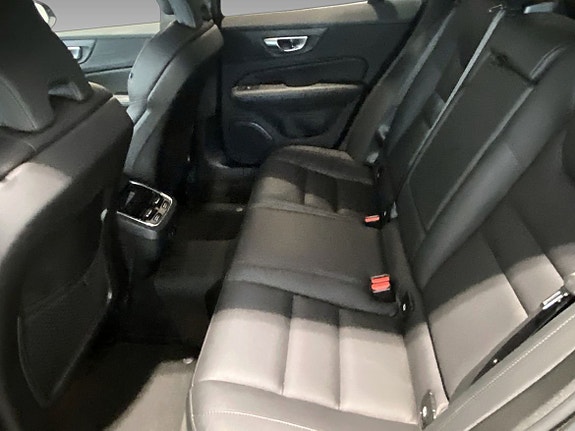 Volvo V60 Cross Country 10 of 15