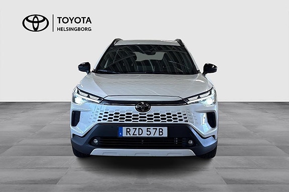 Toyota Corolla Cross 2 of 12