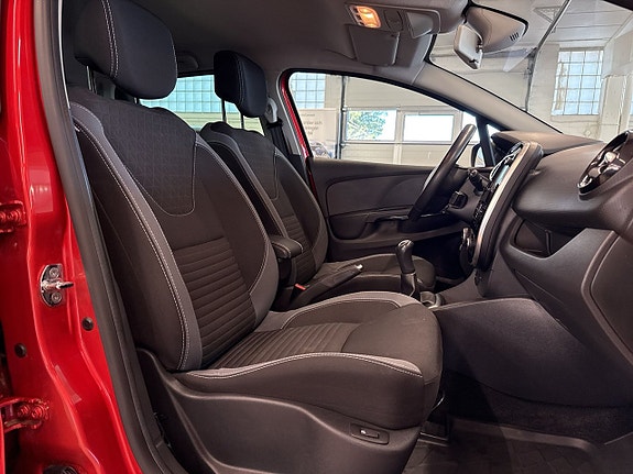 Renault Clio 23 of 25