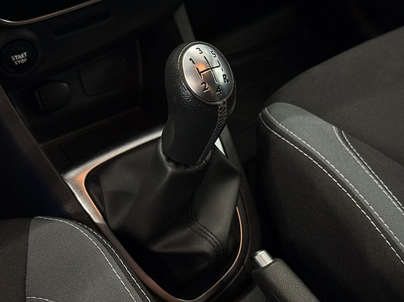Renault Clio 15 of 25