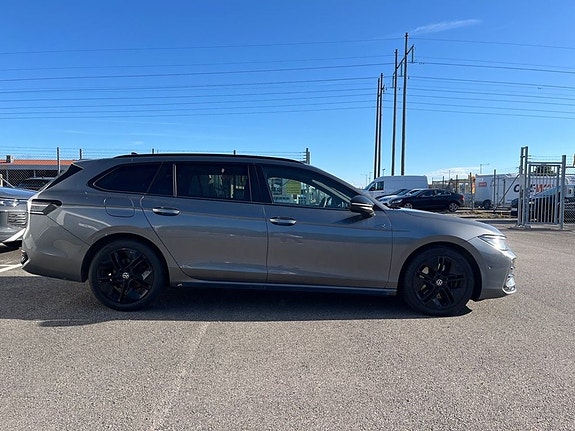 Volkswagen Passat 3 of 3