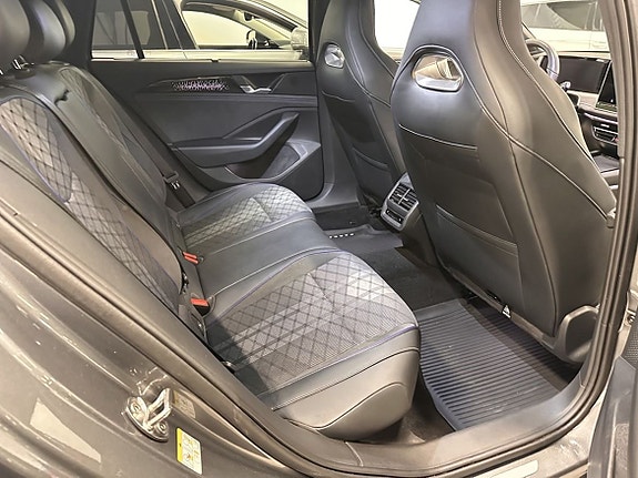 Volkswagen Passat 15 of 20
