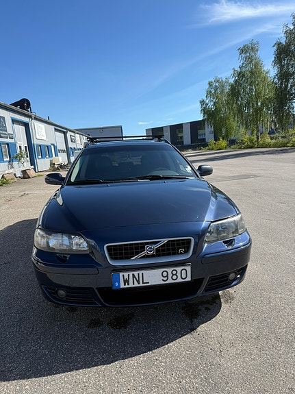 Volvo V70 2 of 9