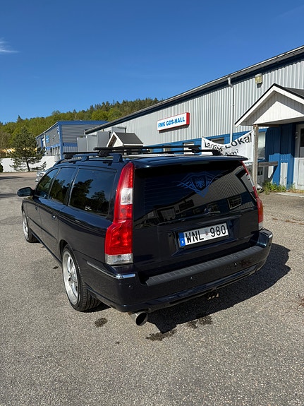 Volvo V70 3 of 9