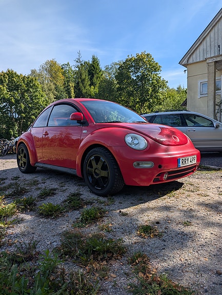 Volkswagen New Beetle 5 of 7