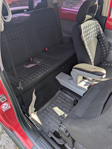 Volkswagen New Beetle 3 of 7