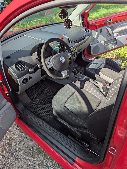 Volkswagen New Beetle 4 of 7