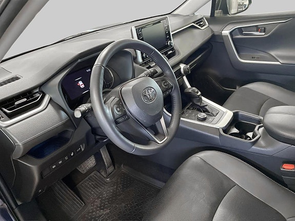 Toyota RAV4 14 of 19