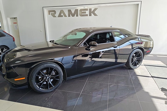 Dodge Challenger 10 of 12