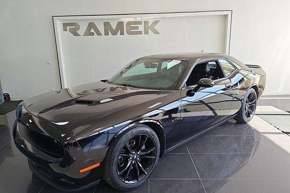 Dodge Challenger 8 of 12