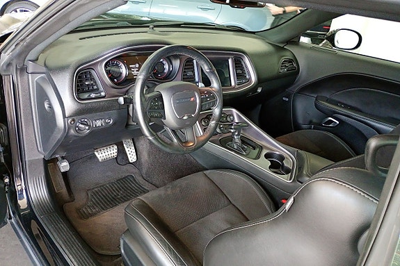 Dodge Challenger 5 of 12
