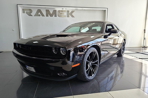 Dodge Challenger 9 of 12