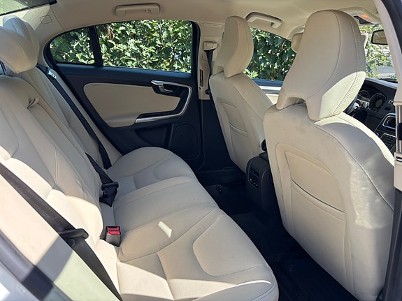 Volvo S60 16 of 17