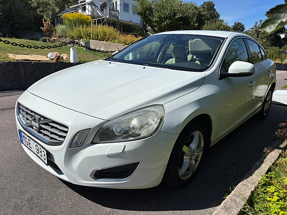 Volvo S60 13 of 17