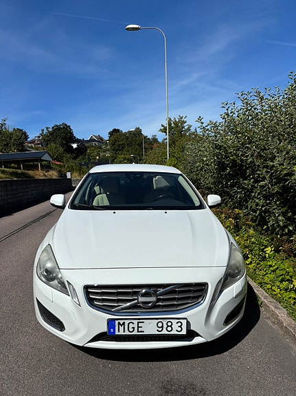 Volvo S60 2 of 17