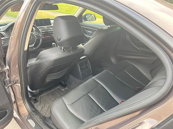 BMW 320d 13 of 16