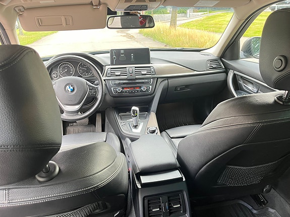 BMW 320d 12 of 16