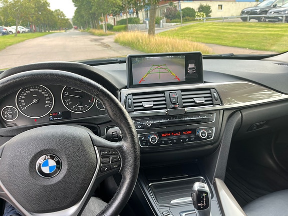 BMW 320d 9 of 16