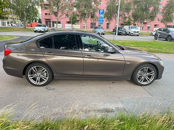 BMW 320d 6 of 16