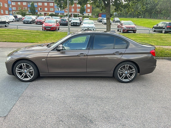 BMW 320d 3 of 16