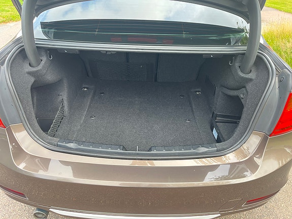 BMW 320d 14 of 16