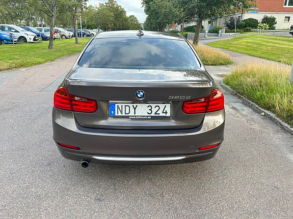 BMW 320d 4 of 16