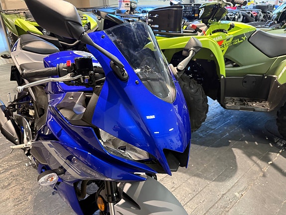 Yamaha R3 2 of 13