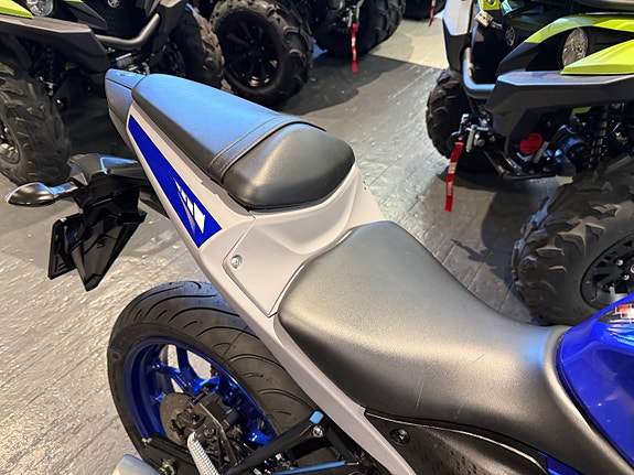 Yamaha R3 7 of 13