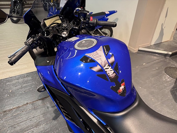 Yamaha R3 3 of 13