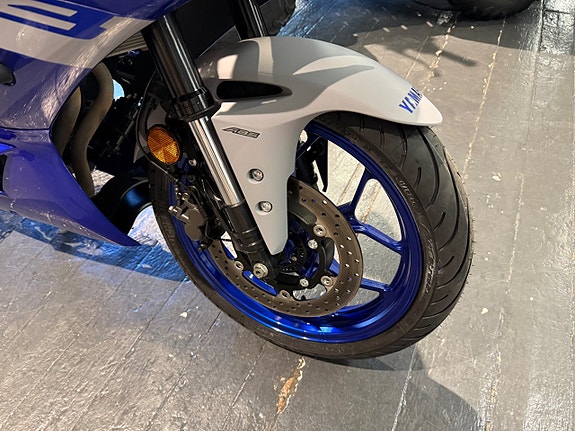 Yamaha R3 8 of 13