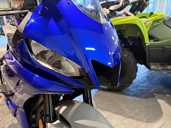 Yamaha R3 12 of 13