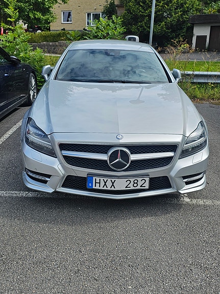 Mercedes-Benz CLS350 2 of 8