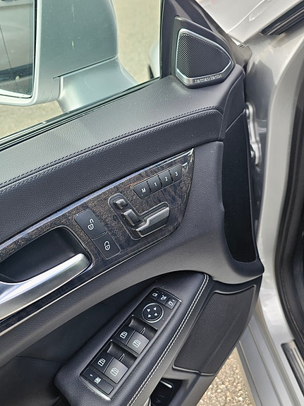 Mercedes-Benz CLS350 5 of 8