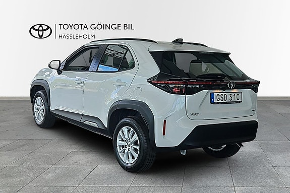 Toyota Yaris Cross 2 of 16