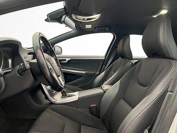 Volvo V60 12 of 29