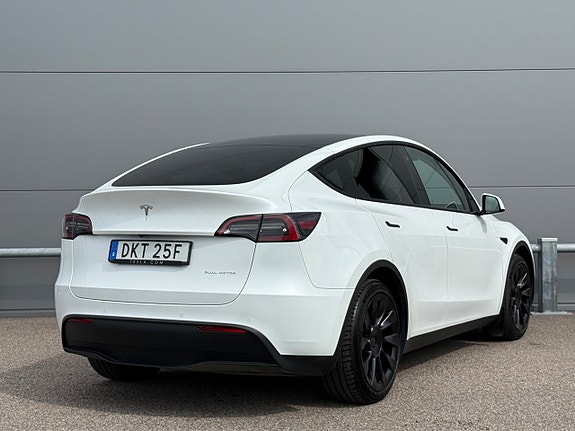Tesla Model Y 3 of 14