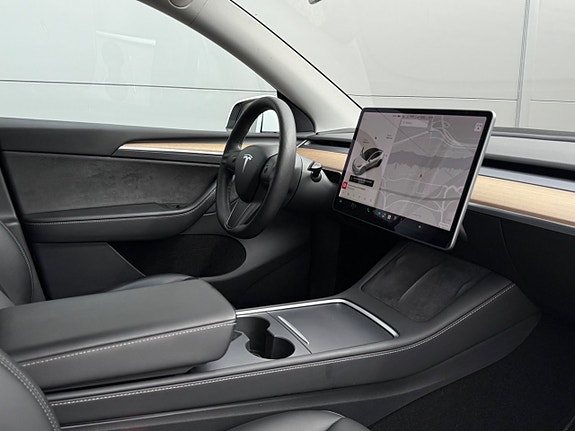 Tesla Model Y 6 of 14